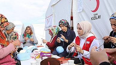 Kızılay Depremzedeleri Yalnız Bırakmıyor